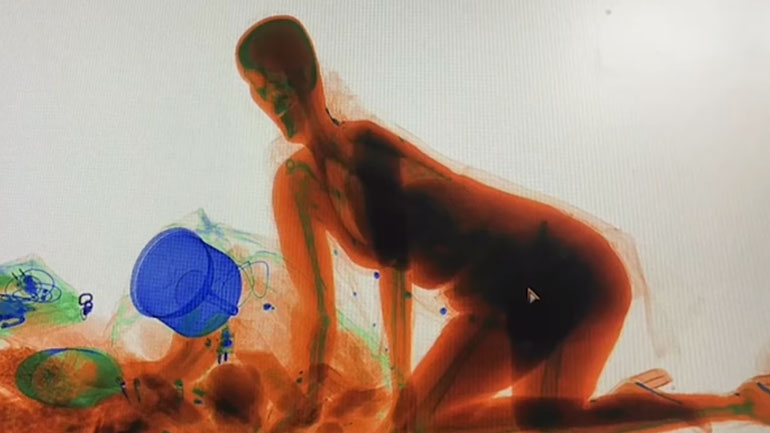 Κινέζα μπήκε σε μηχάνημα ελέγχου αποσκευών γιατί δεν ήθελε να αποχωριστεί την τσάντα της