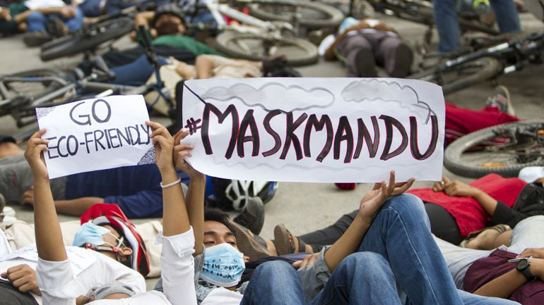 Eκατοντάδες νέοι στους δρόμους του Κατμαντού ενάντια της αύξησης της ατμοσφαιρικής ρύπανσης