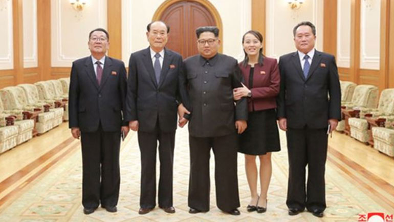 Βορειοκορεατική «οικογενειακή» φωτογραφία αποκαλύπτει