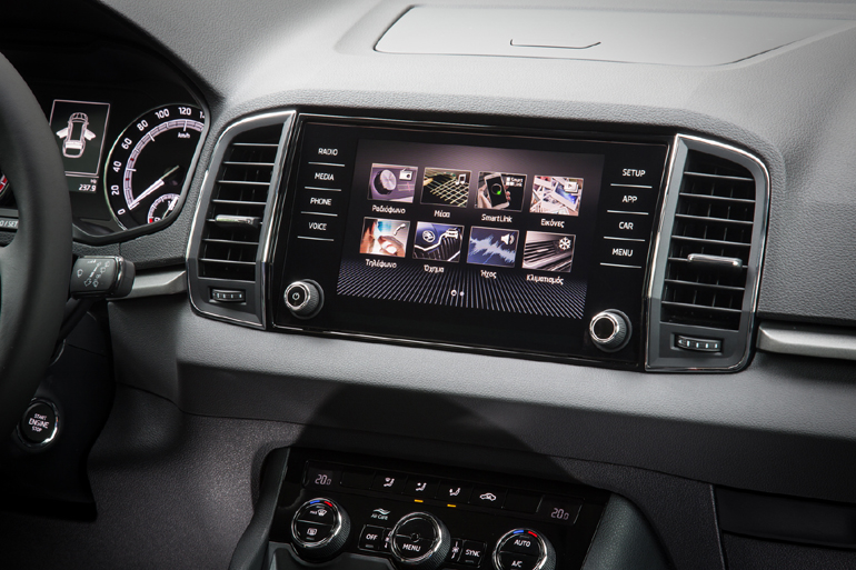 Η οθόνη αφής στην κεντρική κονσόλα είναι υψηλής ευκρίνειας 