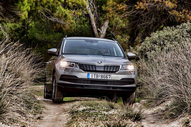 Μόνο αν το οδηγήσεις εκτός δρόμου μπορείς να καταλάβεις πως ακόμα και στην δικίνητη έκδοση... πάει!