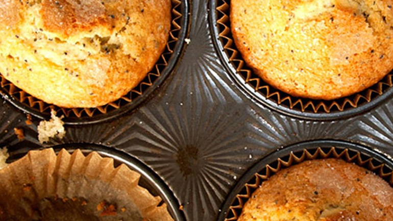 Muffins λεμονιού με ελαιόλαδο και λεμόνι χωρίς βούτυρο