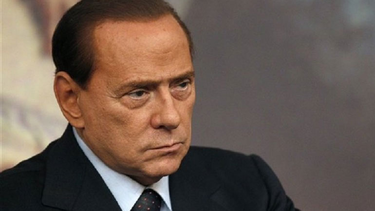 Ο Μπερλουσκόνι υπέγραψε και πάλι «δεσμεύσεις με τους Ιταλούς» σε τηλεοπτικό πρόγραμμα