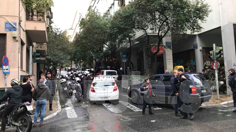 Επεισόδια στο κέντρο της Αθήνας με πρωταγωνιστές οπαδούς της Ντιναμό Κιέβου – Μαρτυρία στο zougla.gr Επεισόδια στο κέντρο της Αθήνας με πρωταγωνιστές οπαδούς της Ντιναμό Κιέβου – Μαρτυρία στο zougla.gr