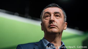 Έζντεμιρ:«Δεν θα πρέπει να κλείνουμε τα μάτια, όταν ένα νατοϊκό κράτος βομβαρδίζει αμάχους, ωθεί χιλιάδες σε φυγή και απειλεί ένα άλλο νατοϊκό κράτος»