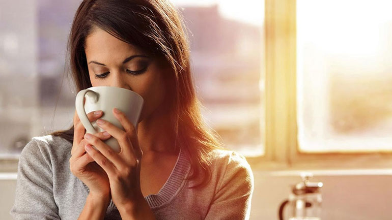 Γιατί δεν πρέπει να πίνετε καφέ με άδειο στομάχι