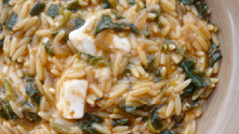 Κριθαρότο με σπανάκι και φέτα