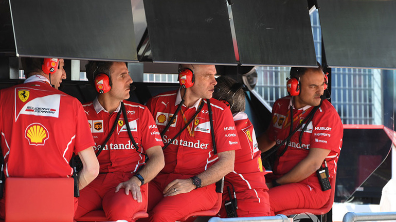 Η Mercedes παίρνει τα μέλη της Ferrari Η Mercedes παίρνει τα μέλη της Ferrari