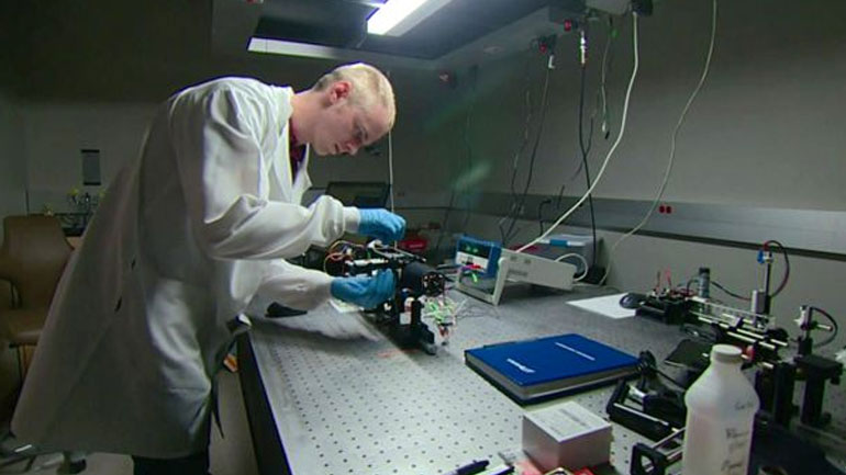 Το ενδοσκόπιο «Πρωτέας» τρυπώνει για πρώτη φορά στους πνεύμονες και βλέπει τις βακτηριακές λοιμώξεις