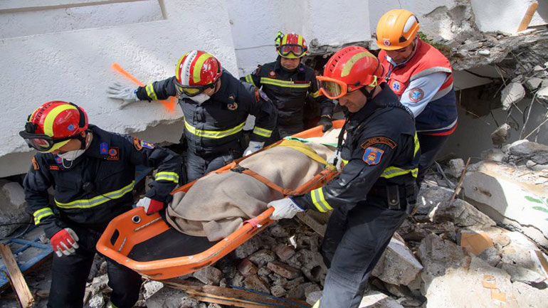 Πυροσβεστική άσκηση κατάρρευσης κατοικίας λόγω σεισμού στην Ιεράπετρα