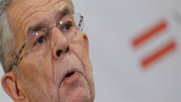 Βαν ντερ Μπέλεν: Να σταματήσουν οι επιθέσεις εναντίον δημοσιογράφων