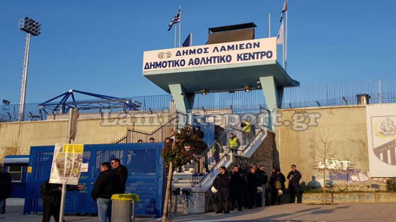 Προσαγωγές και “κυνηγητό” μεταξύ οπαδών του ΠΑΟΚ και της αστυνομίας στη Λαμία