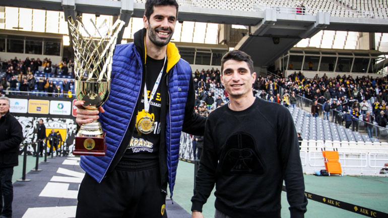 Αποθέωση για την μπασκετική ΑΕΚ και στο Ολυμπιακό Στάδιο