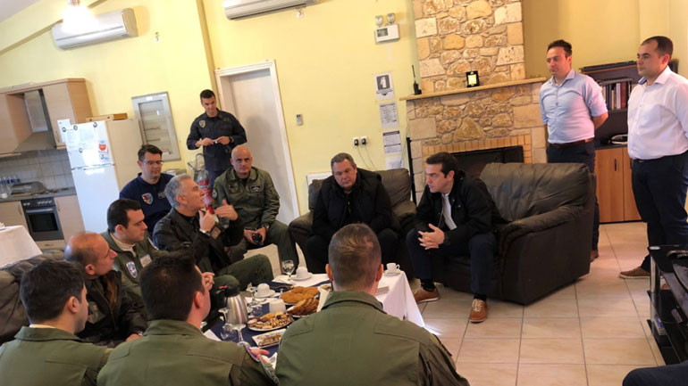 Στην 135 Σμηναρχία Μάχης στη Σκύρο ο Αλέξης Τσίπρας και ο Πάνος Καμμένος