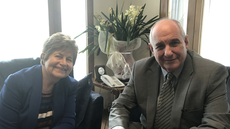 Επίσκεψη Τέρενς Κουίκ στον «ξεχασμένο» Ελληνισμό της Ζιμπάμπουε