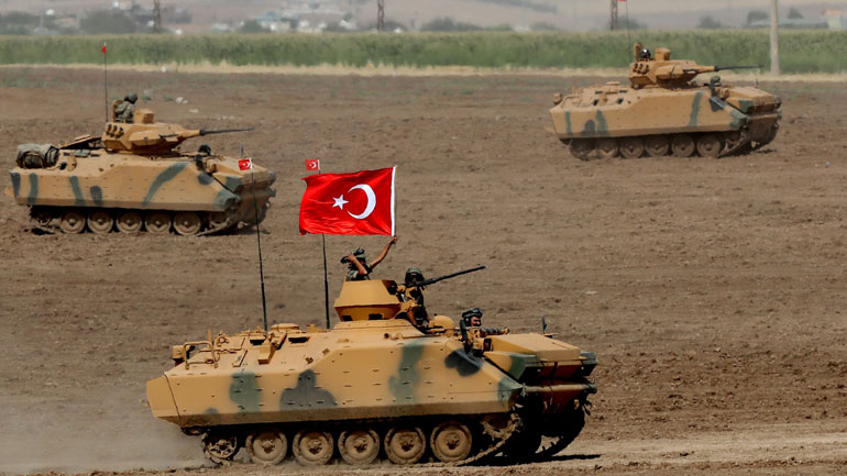 Τουρκικό στρατιωτικό όχημα παρασύρθηκε από τα νέρα ποταμού στα σύνορα με τη Συρία Τουρκικό στρατιωτικό όχημα παρασύρθηκε από τα νέρα ποταμού στα σύνορα με τη Συρία