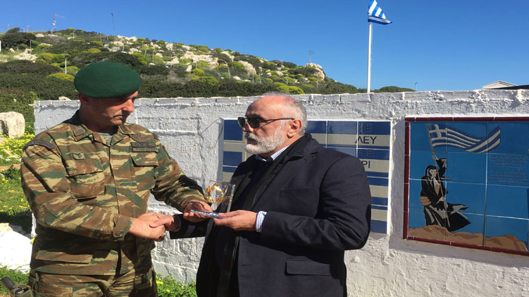 Επίσκεψη Κουρουμπλή με τον αρχηγό του Λιμενικού στο Καστελόριζο