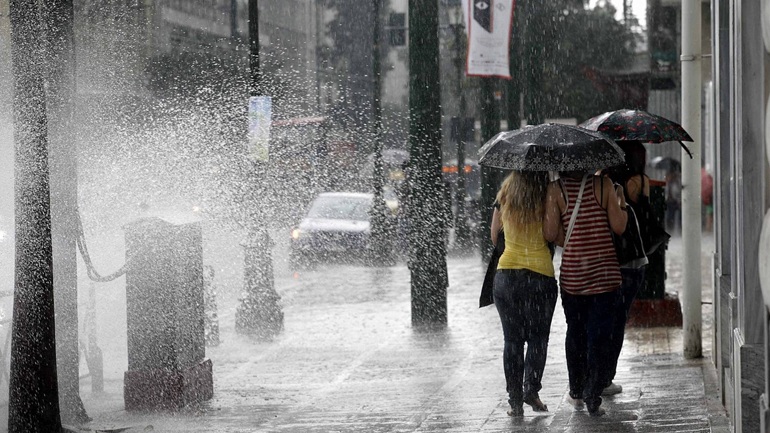 Επιδείνωση του καιρού με ισχυρές βροχές, καταιγίδες και χιονοπτώσεις στα ορεινά
