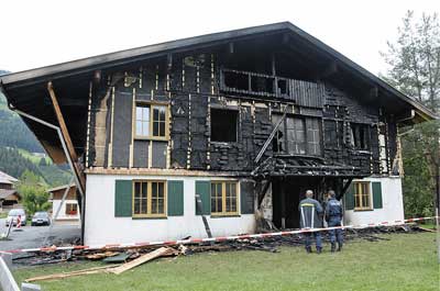 To σαλέ του Βασέλα στο Τυρόλο το οποίο πυρπόλησε ακτιβιστική οργάνωση υπέρ των ζώων. Ανέλαβε την ευθύνη με την φράση: MFAH Austria - if it can burn, it WILL...'