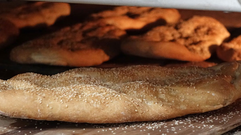 Παραδοσιακή λαγάνα της Καθαράς Δευτέρας