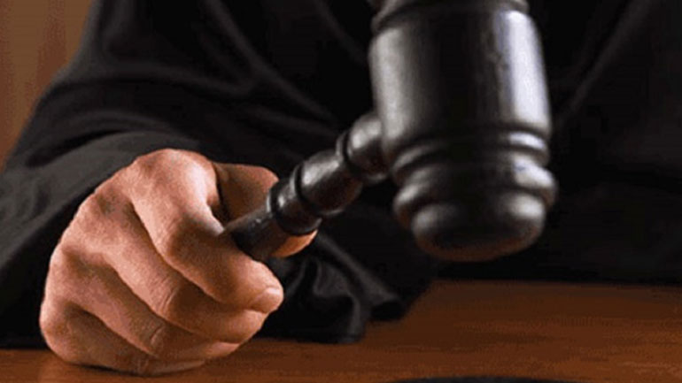 Ισπανία: Πρόστιμο 92 ευρώ στον πατέρα που έβαλε το παιδί του στη βαλίτσα