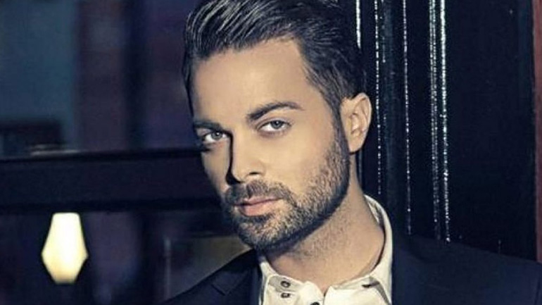 Δείτε τη σύντροφο του Ηλία Βρεττού που οδηγούσε το αυτοκίνητο Δείτε τη σύντροφο του Ηλία Βρεττού που οδηγούσε το αυτοκίνητο