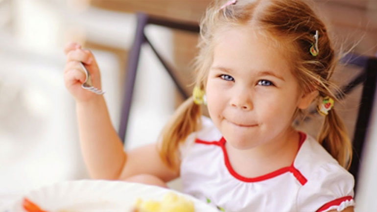 Τα λάθη που κάνουν οι γονείς με τη διατροφή του παιδιού