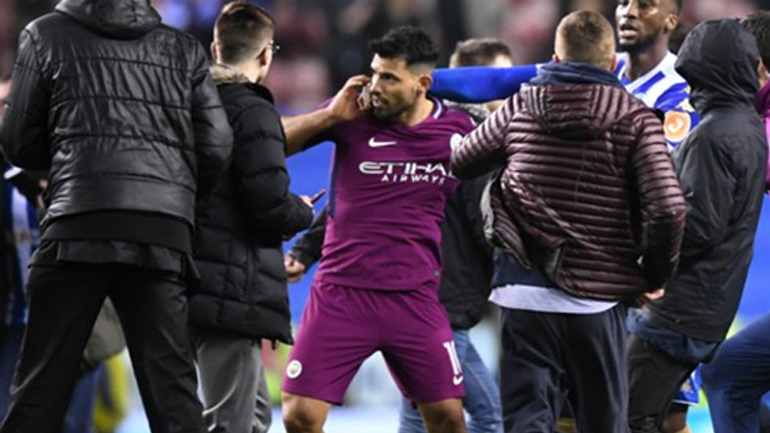 Χτύπησε οπαδό της Γουίγκαν ο Αγκουέρο!