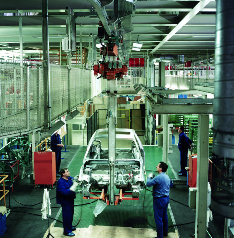 Pερισσότερα από 2.000 ρομπότ χρησιμοποιούνται στο εργοστάσιο της ισπανικής φίρμας...
