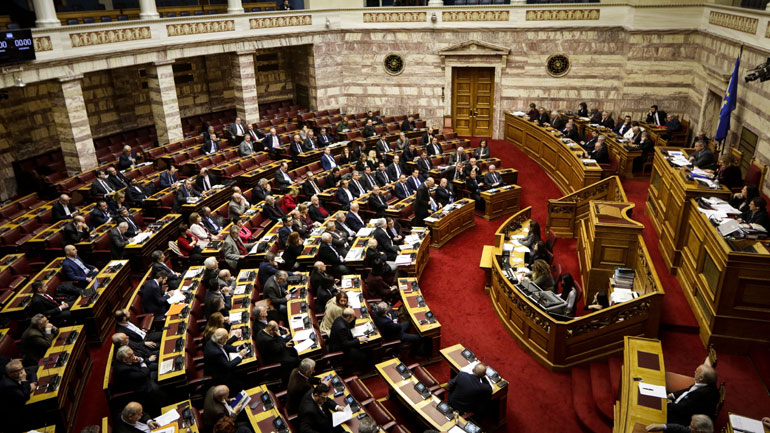 Βουλή Novartis: «Υποκρισία» καταγγέλλει η Χρυσή Αυγή – «Έωλο το κατηγορητήριο» δηλώνει η Ένωση Κεντρώων