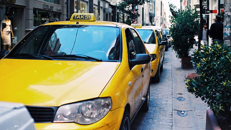 Τουρκία: Ποινή κάθειρξης 10 ετών ζήτησε εισαγγελέας για ταξιτζή που έκανε άσκοπες βόλτες έναν τουρίστα Τουρκία: Ποινή κάθειρξης 10 ετών ζήτησε εισαγγελέας για ταξιτζή που έκανε άσκοπες βόλτες έναν τουρίστα