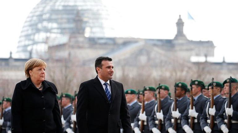 Μέρκελ: Πιο κοντά από ποτέ στη λύση για το όνομα της ΠΓΔΜ