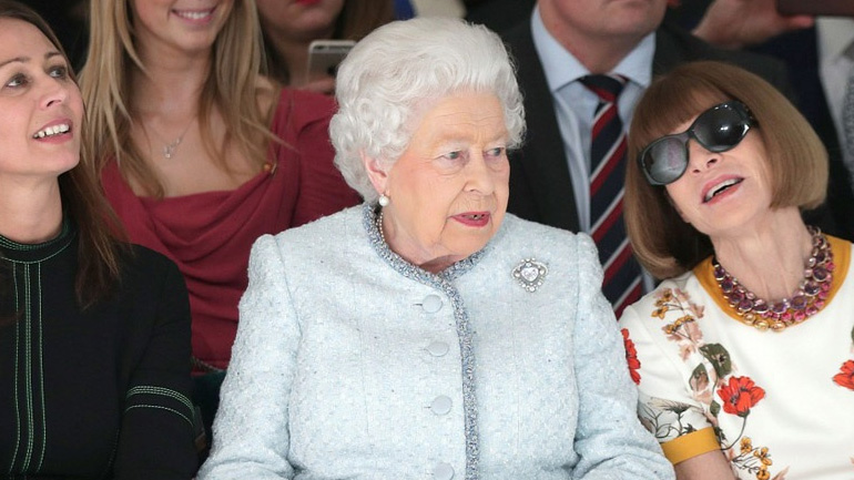 Η βασίλισσα Ελισάβετ στην Εβδομάδα Μόδας του Λονδίνου Η βασίλισσα Ελισάβετ στην Εβδομάδα Μόδας του Λονδίνου