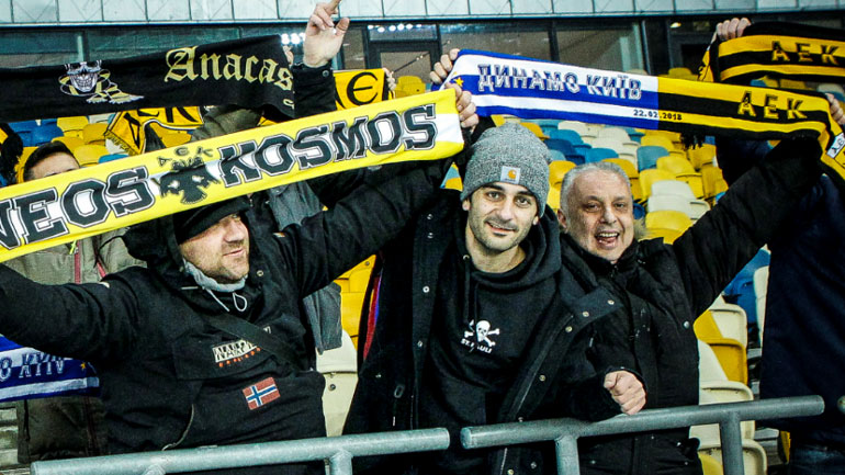 Επίθεση Ουκρανών χούλιγκαν σε πούλμαν με φίλους της ΑΕΚ στο Κίεβο