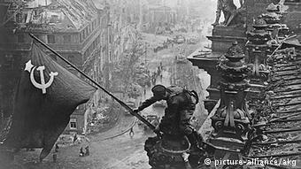 Η σοβιετική σημαία στην κορυφή του Ράιχσταγκ το 1945