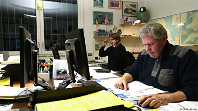 Ο επιχειρηματίας Ράινερ Γκοόσενς (δεξιά)