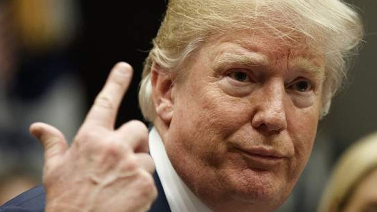 Ο πρόεδρος της Αμερικής αστειεύτηκε για τη… φαλάκρα του