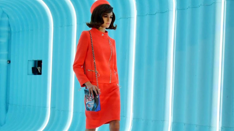 Ένα catwalk – ωδή στην Jackie Kennedy από τον οίκο Moschino!