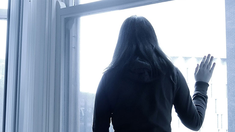 Χειμωνιάτικη δυσθυμία: Γιατί επηρεάζει περισσότερο τις γυναίκες