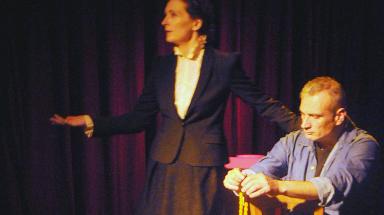 «Στη Φυλακή του Χρόνου» – Μια θεατρική παράσταση για ενήλικο κοινό στο Εργαστήρι Μαιρηβή