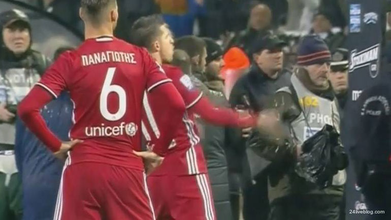 O Mιραλάς έδειξε τα γεννητικά του όργανα στους φίλους του ΠΑΟΚ