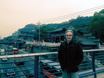 Στο πανεπιστήμιο του Lanzhou όπου είναι Επίτιμος Καθηγητής