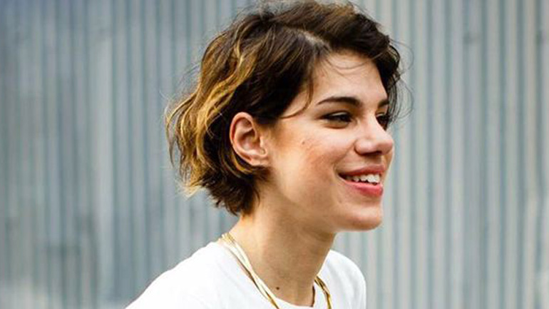 Monika: Ποζάρει με φουσκωμένη κοιλίτσα και αποκαλύπτει το φύλο του μωρού