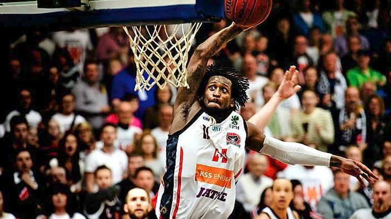 Στα Τρίκαλα ο Ντι Τζέι Ρίτσαρντσον