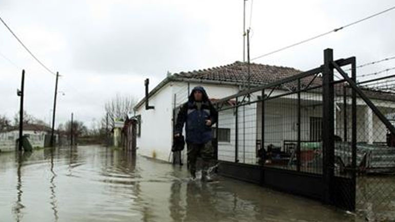 Εκκένωση σπιτιών στα Τρίκαλα λόγω κατολισθήσεων