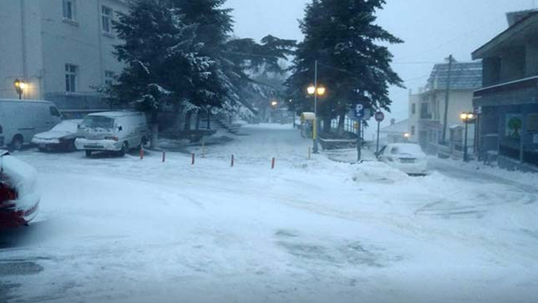 Προβλήματα από την κακοκαιρία στη Λάρισα