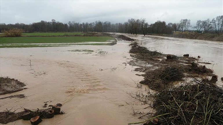 Λάρισα: Πέρασε το όριο επιφυλακής η στάθμη του Πηνειού