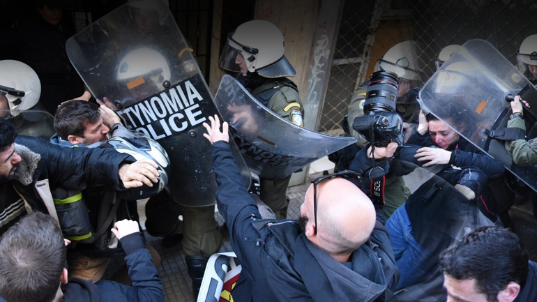 Πλειστηριασμοί: Ξύλο και χημικά σε συμβολαιογραφείο