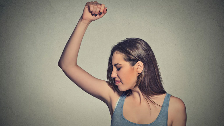 Οι άνθρωποι που αηδιάζουν από τις μυρωδιές του σώματος έλκονται από αυταρχικούς ηγέτες