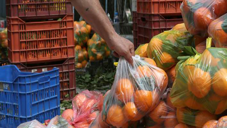 Υπαίθρια δωρεάν κοινωνική λαϊκή αγορά στο Κορωπί